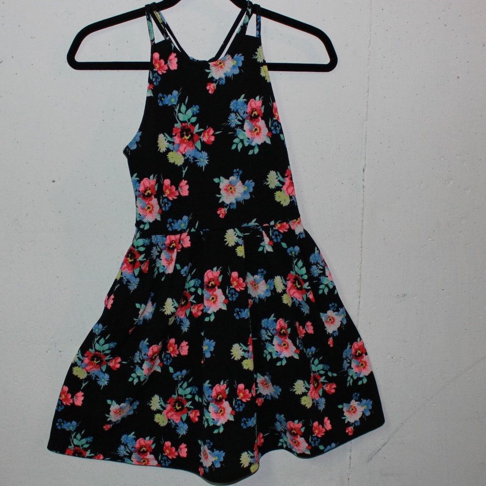Adorable Floral Dress with Pockets!